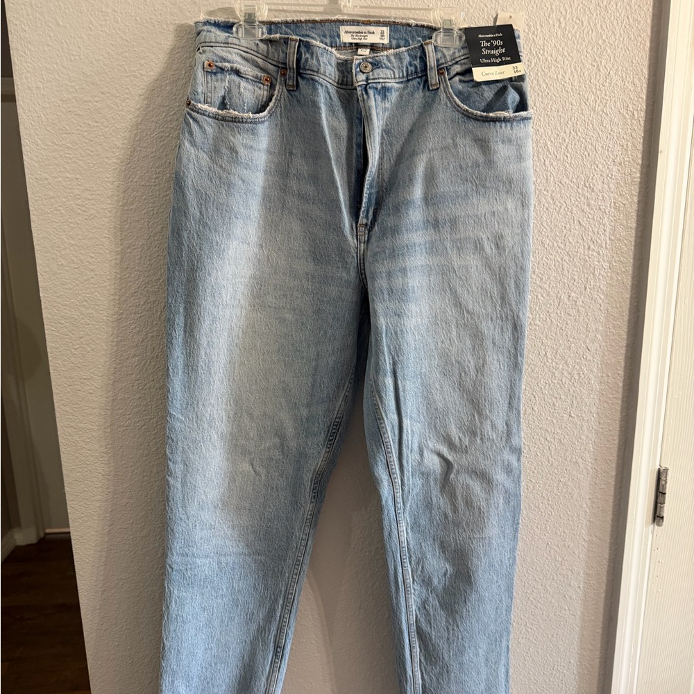NWT Abercrombie & Fitch Light Blue Relaxed Women’s Jeans
